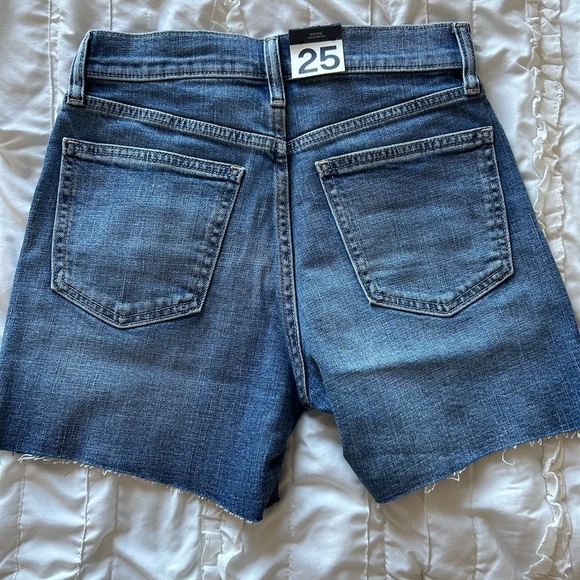 Gap 4” High Rise Shorts Medium Wash - Picture 4 of 5